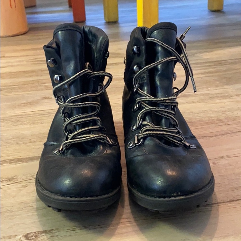Combat boots